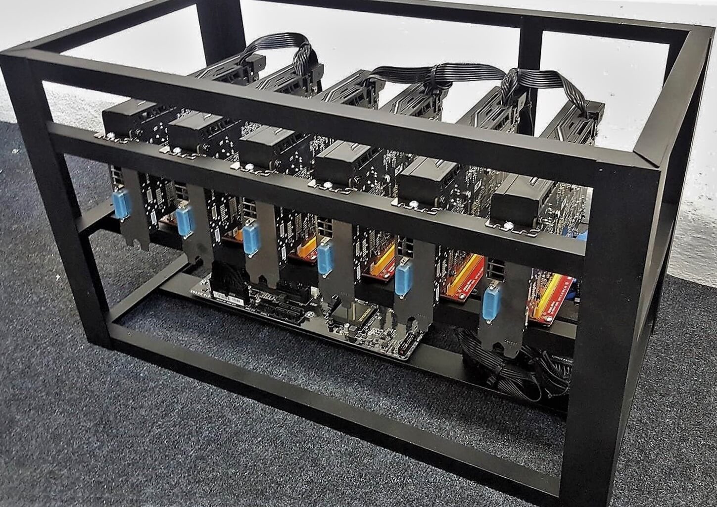 výroba mining rig na ťažbu kryptomien zostavený na mieru1