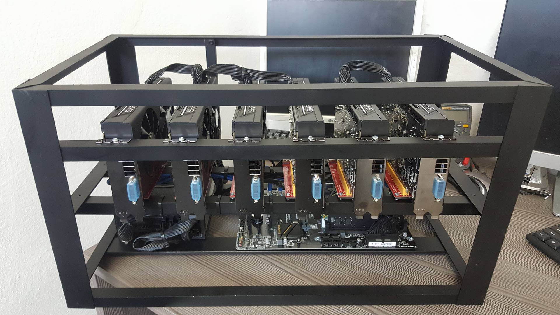 Mining rig na zákazku - grafické karty